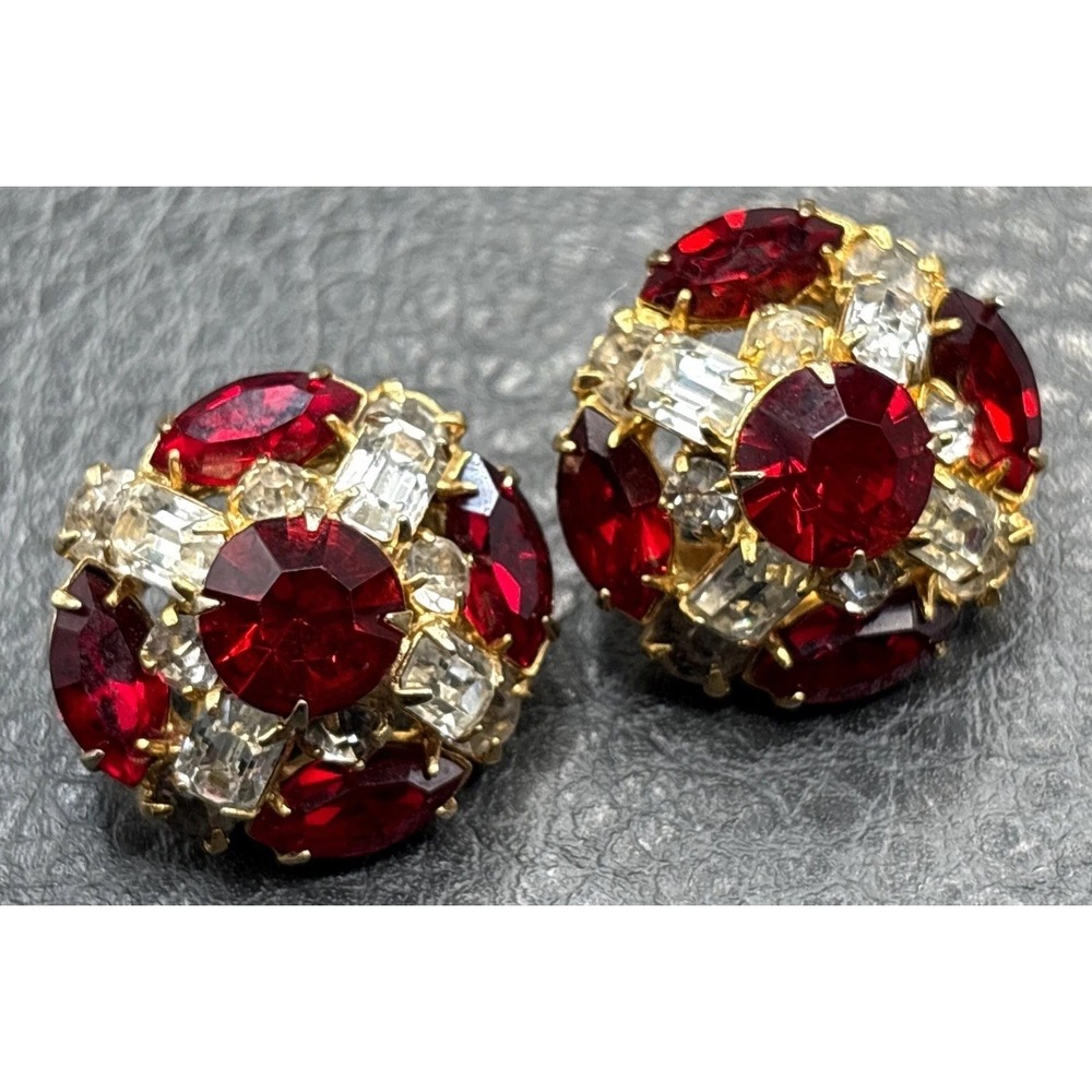 VTG Gorgeous Red Faux Ruby Rhinestone Crystal Cluster Clip Earrings Gold Tone